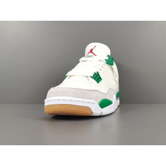 GOD BATCH Nike SB x Jordan  Air Jordan 4 "Pine Green" DR5415 103