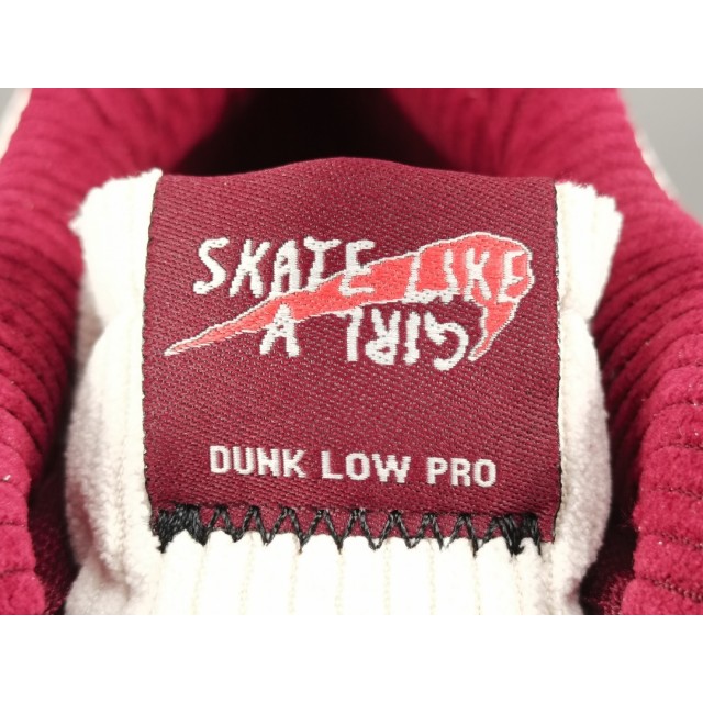 GOD BATCH Skate Like a Girl x Nike SB Dunk Low DX4589 600